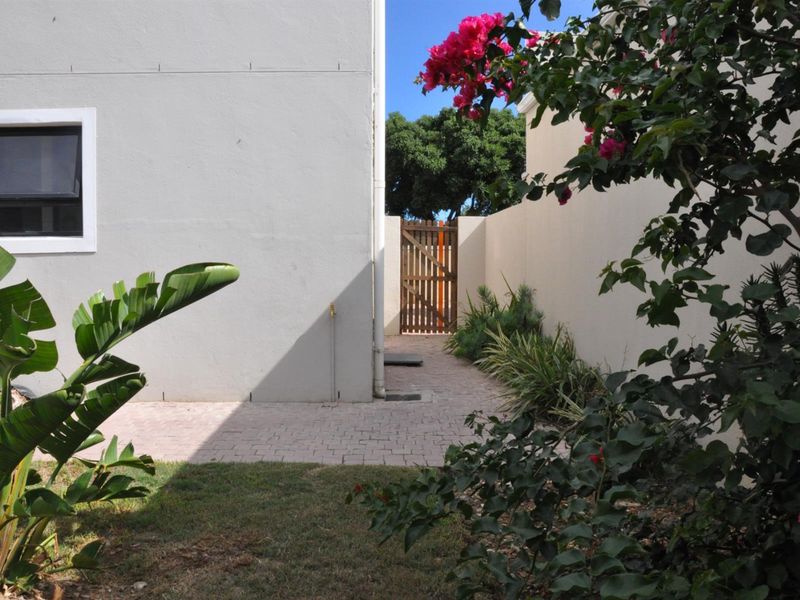 For Sale - Charming 2 Bedroom, Ground floor Apartment in Strand - Photo 2