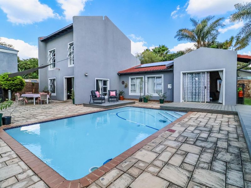 3-Bedroom Family Home with Solar, Borehole and Entertainment Features in The Reeds - Photo 2