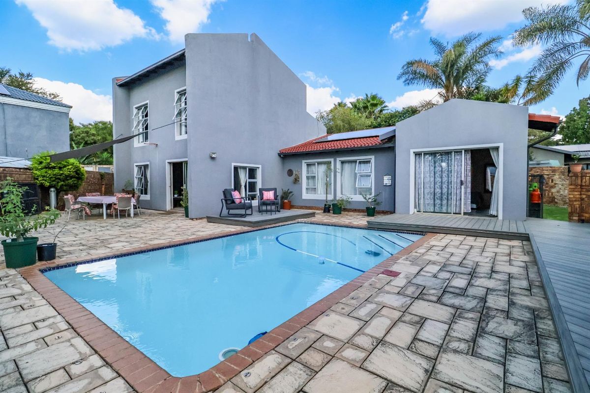 3-Bedroom Family Home with Solar, Borehole and Entertainment Features in The Reeds - Photo 2