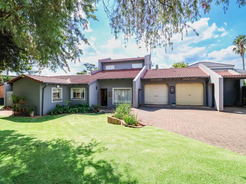 3-Bedroom Family Home with Solar, Borehole and Entertainment Features in The Reeds - Photo 6