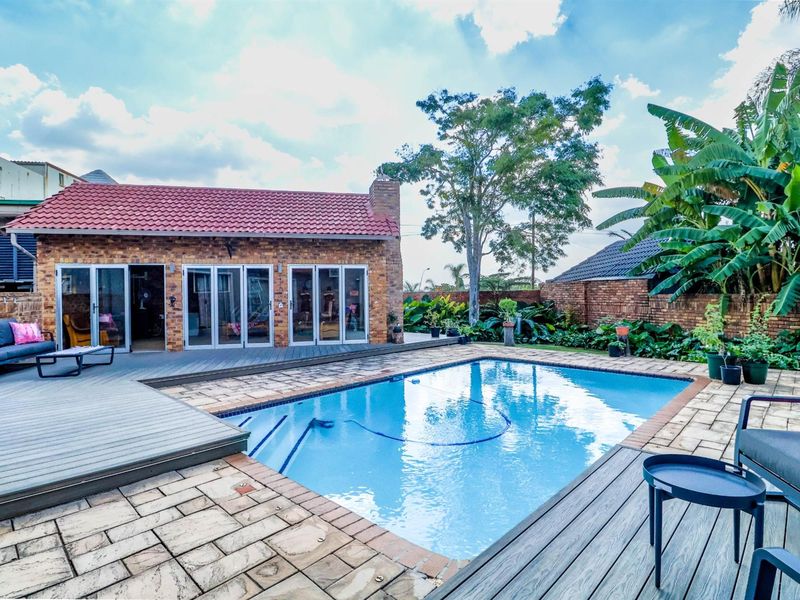 3-Bedroom Family Home with Solar, Borehole and Entertainment Features in The Reeds - Photo 4