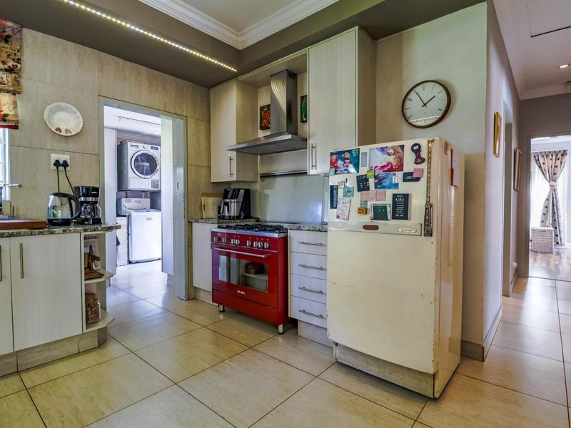 3-Bedroom Family Home with Solar, Borehole and Entertainment Features in The Reeds - Photo 10