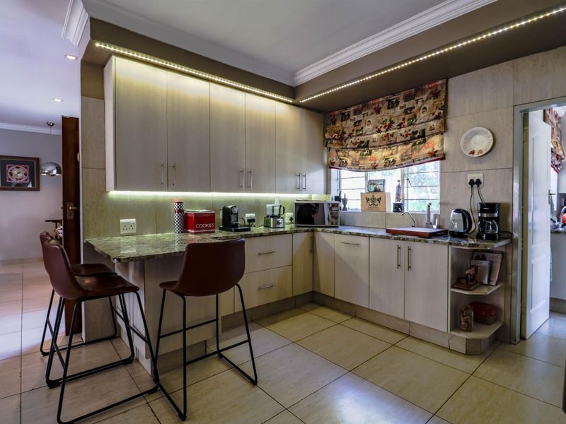 3-Bedroom Family Home with Solar, Borehole and Entertainment Features in The Reeds - Photo 8