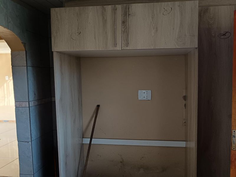 Four Bedroom House For Sale in Amalinda East London - Photo 6