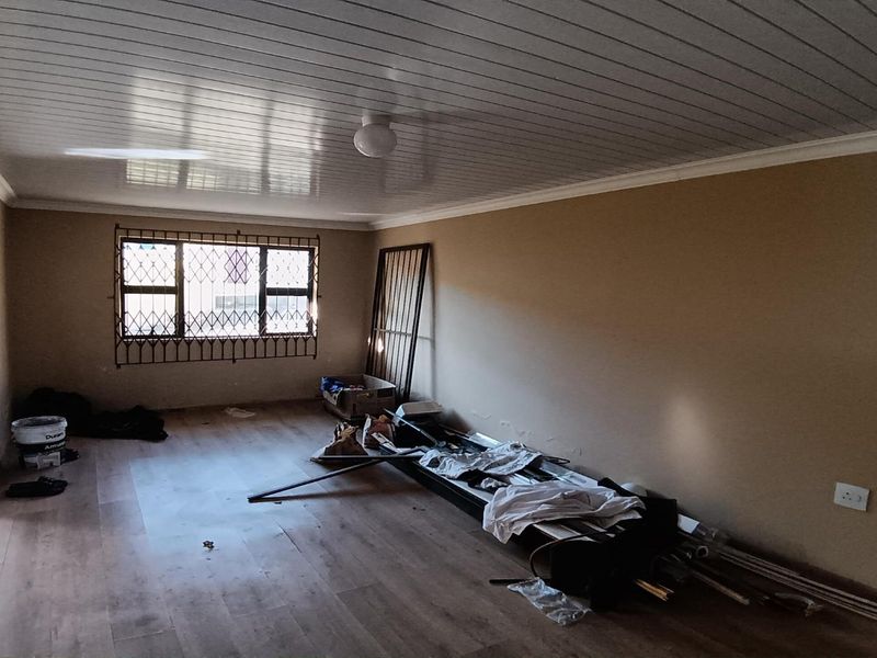 Four Bedroom House For Sale in Amalinda East London - Photo 5