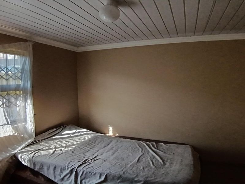 Four Bedroom House For Sale in Amalinda East London - Photo 7