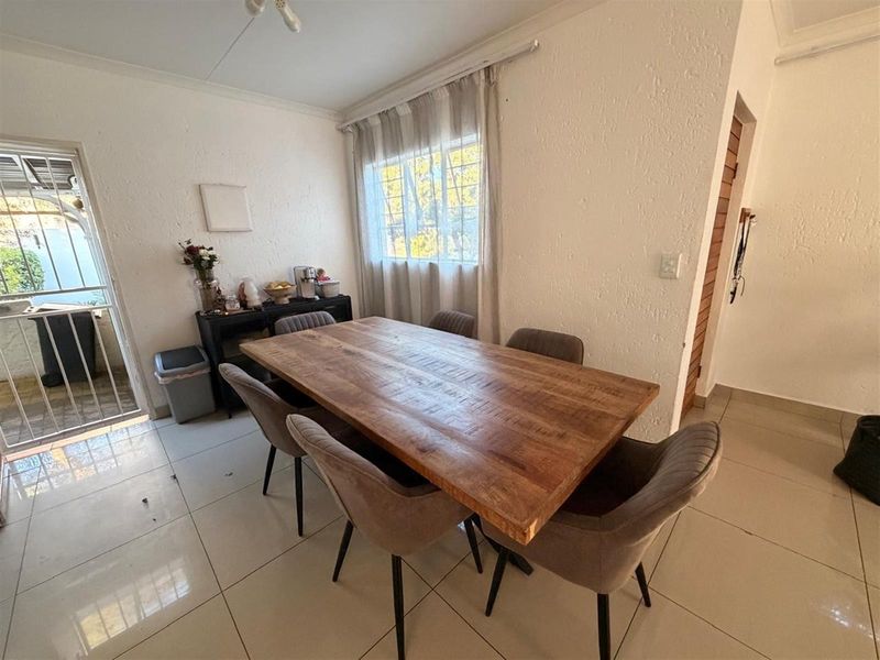 To Let 2 Bed / 2 Bath Townhouse in Morningside - Photo 7