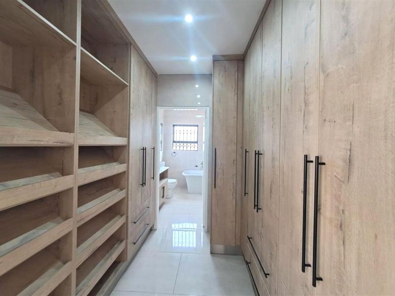 4 Bedroom House For Sale At Aerorand - Photo 8