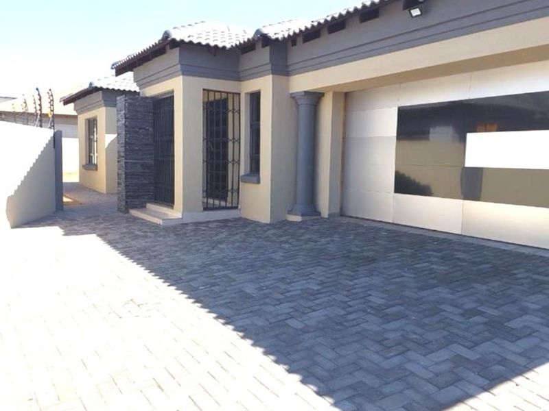 4 Bedroom House For Sale At Aerorand - Photo 1