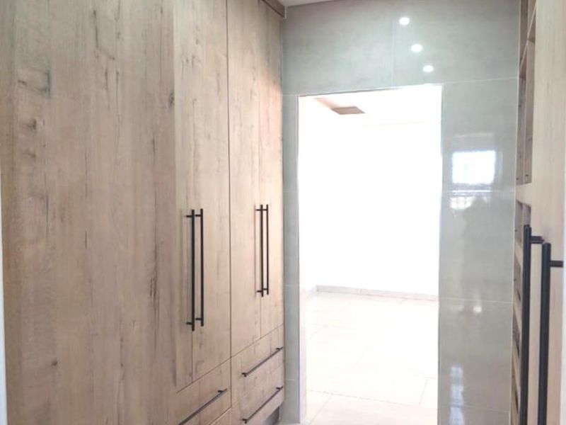 4 Bedroom House For Sale At Aerorand - Photo 10