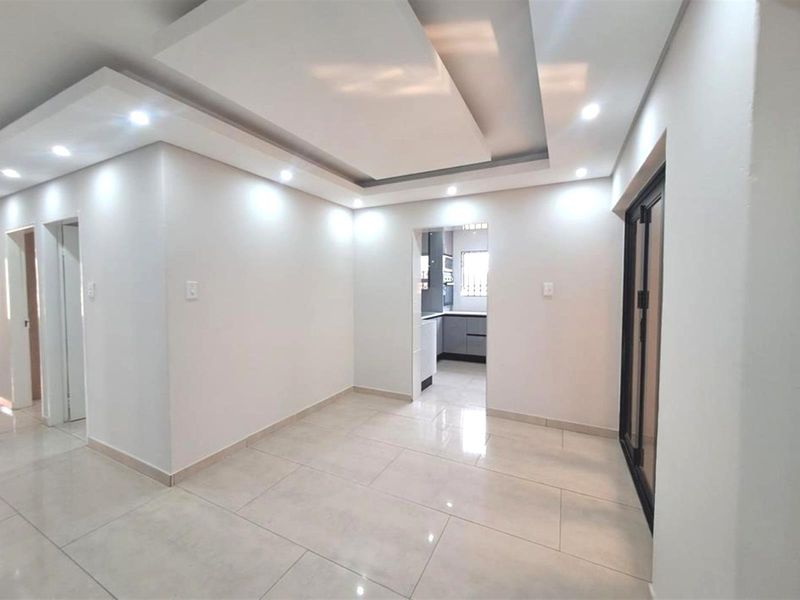 4 Bedroom House For Sale At Aerorand - Photo 4