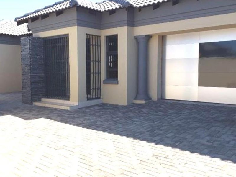 4 Bedroom House For Sale At Aerorand - Photo 2