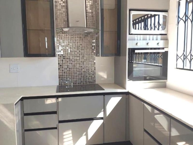 4 Bedroom House For Sale At Aerorand - Photo 5