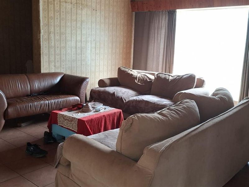 House For Sale in Meyerspark, Pretoria - Photo 2