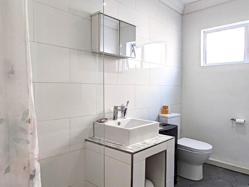 Charming 2-bedroom home in Observatory, Cape Town - Photo 9