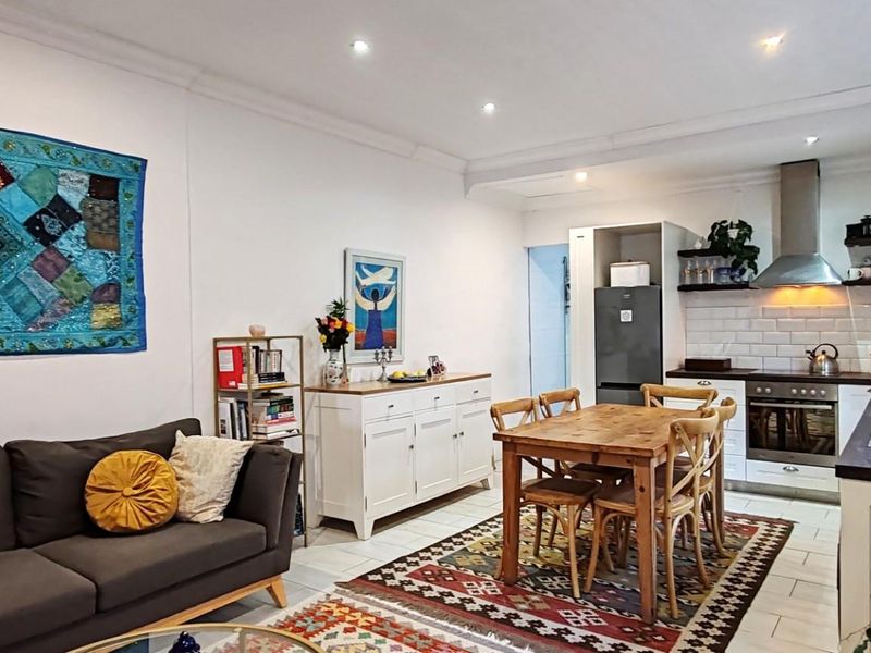 Charming 2-bedroom home in Observatory, Cape Town - Photo 1