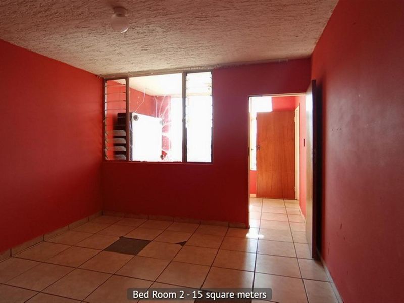 Apartment For Sale in Silverton, Pretoria - Photo 7