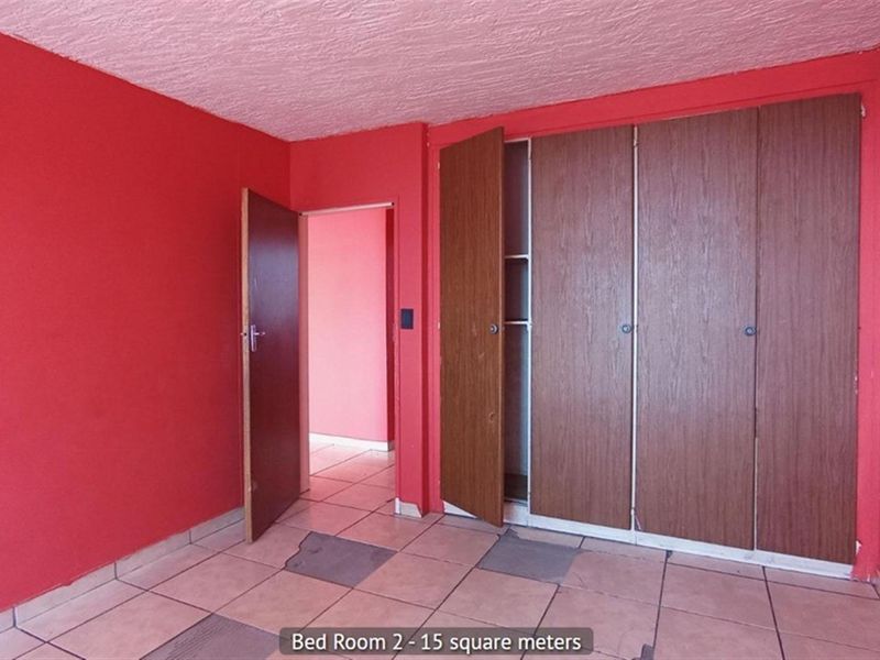 Apartment For Sale in Silverton, Pretoria - Photo 4