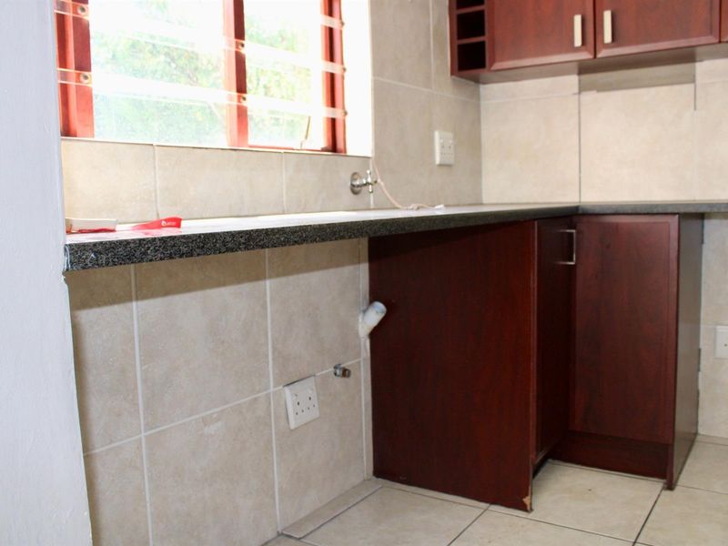 Free Standing House In a Secure Complex - Photo 7