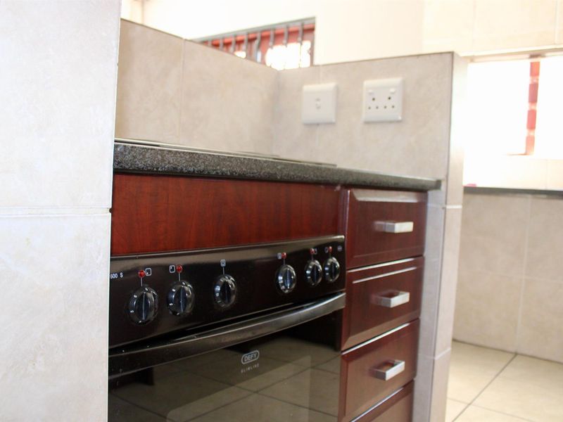 Free Standing House In a Secure Complex - Photo 5