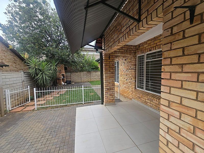 Stunning 3 Bedroom Duet for Sale in Montana Park - Photo 7