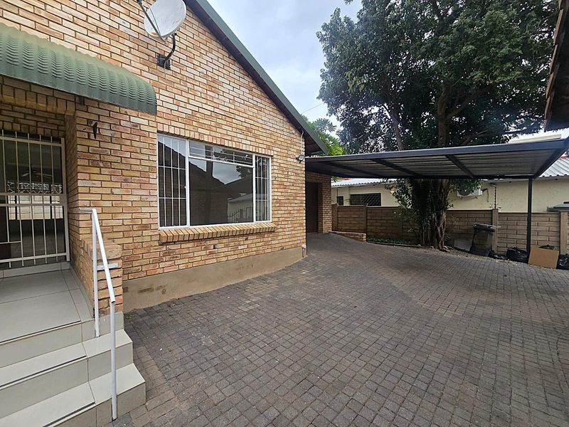 Stunning 3 Bedroom Duet for Sale in Montana Park - Photo 4