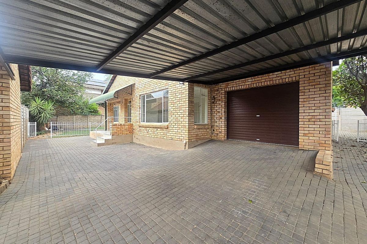 Stunning 3 Bedroom Duet for Sale in Montana Park - Photo 5