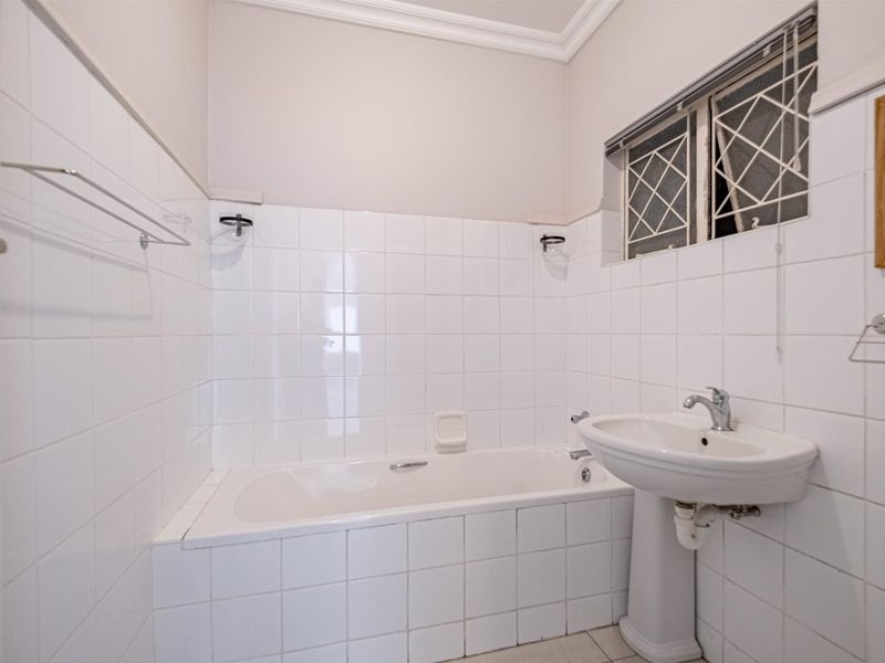 2 Bedroom Apartment For Sale in Humewood - Photo 6