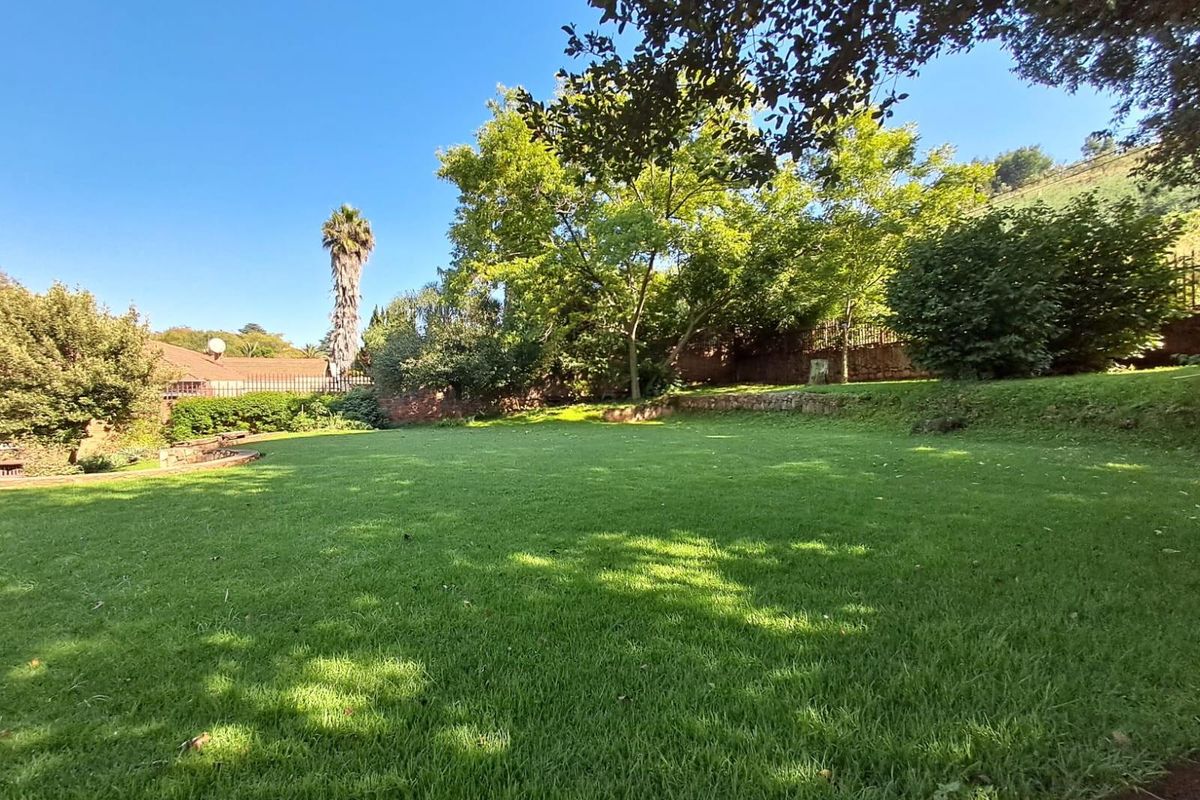 House For Sale in Cyrildene, Johannesburg - Photo 2