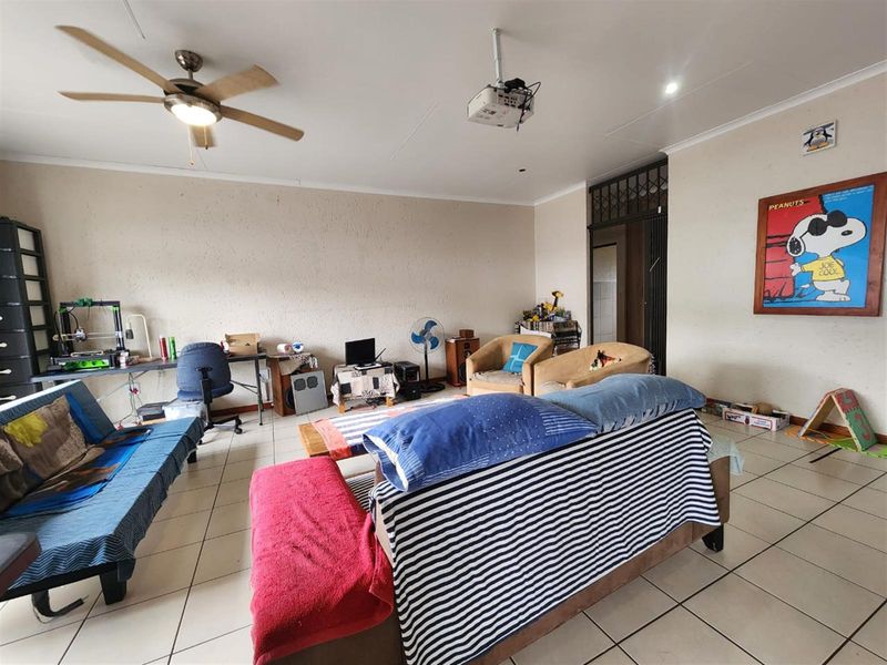 Modern Comfort, Secure Living and Prime Location in Fauna Park - Photo 5