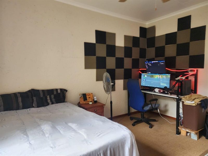 Modern Comfort, Secure Living and Prime Location in Fauna Park - Photo 10