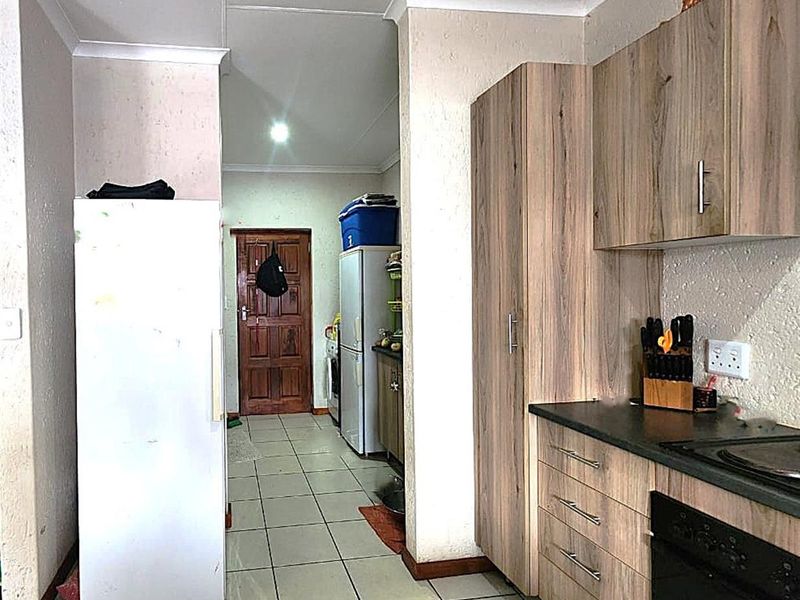 Modern Comfort, Secure Living and Prime Location in Fauna Park - Photo 7