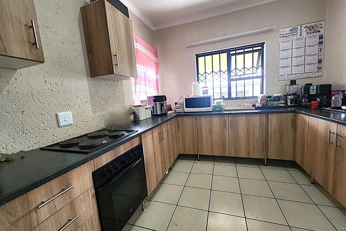 Modern Comfort, Secure Living and Prime Location in Fauna Park - Photo 3