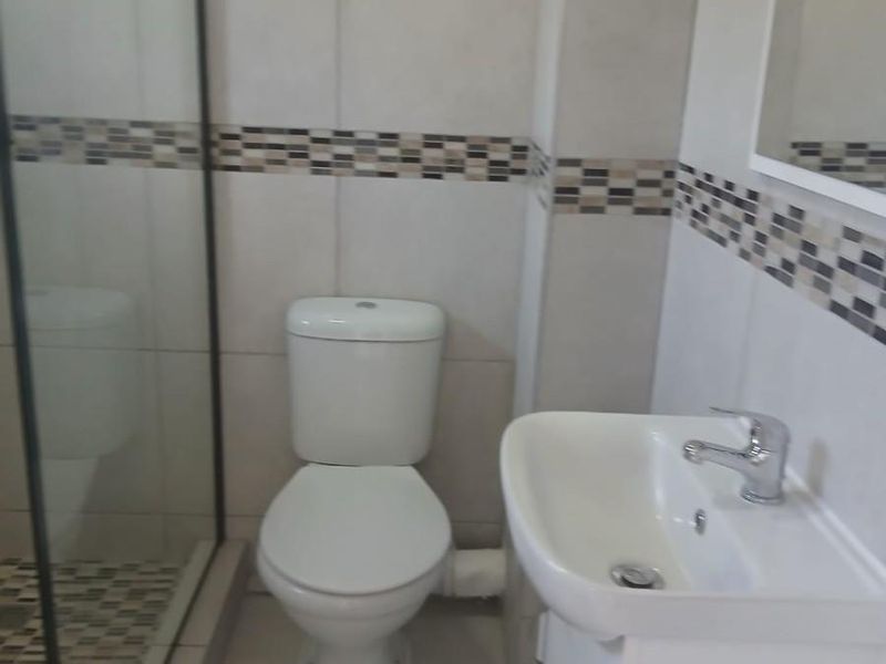 Furnished Apartment To Rent in Sandton (Grayston  Dr) - Photo 9