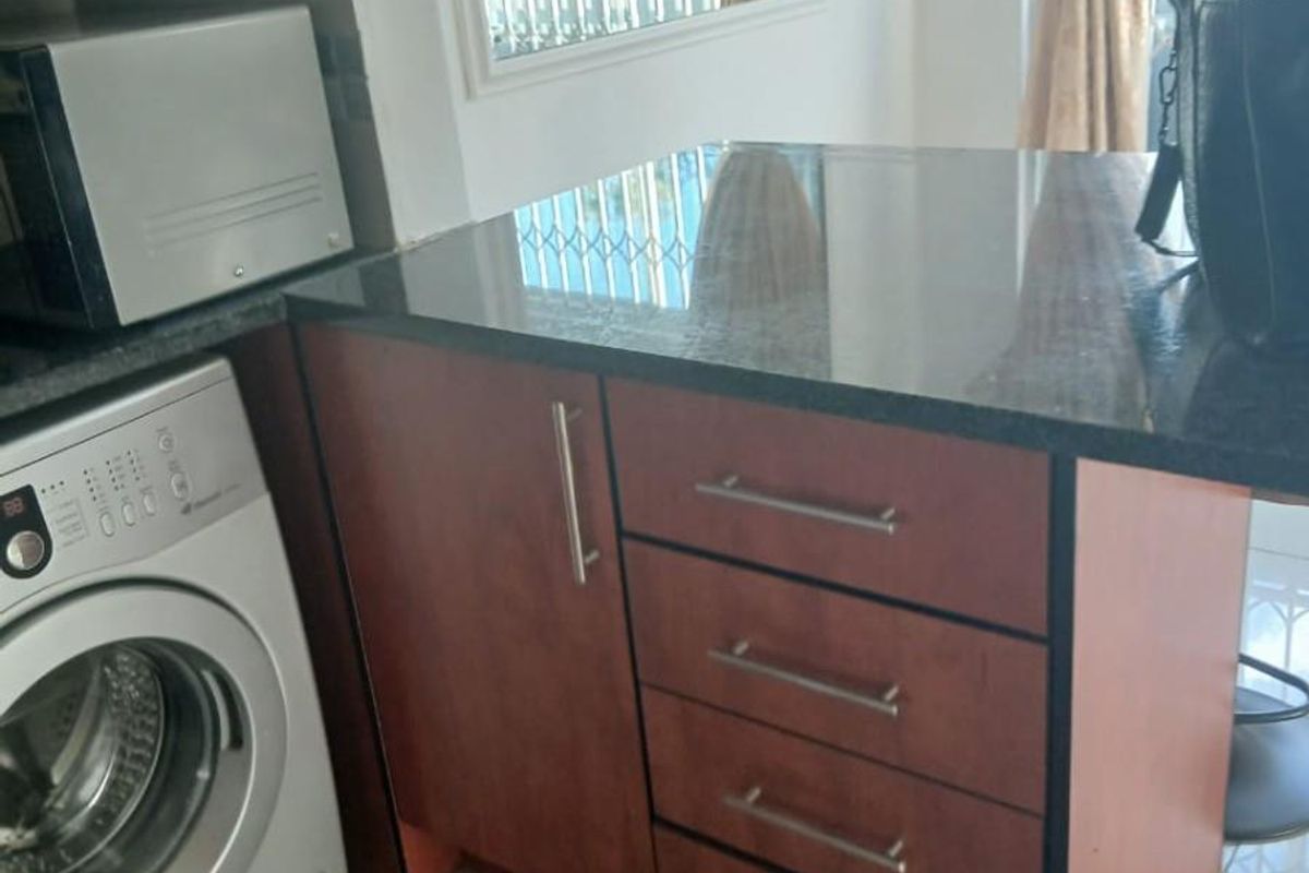 Furnished Apartment To Rent in Sandton (Grayston  Dr) - Photo 2