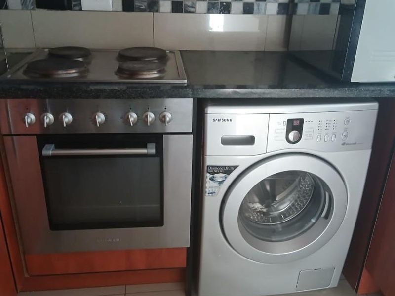 Furnished Apartment To Rent in Sandton (Grayston  Dr) - Photo 3