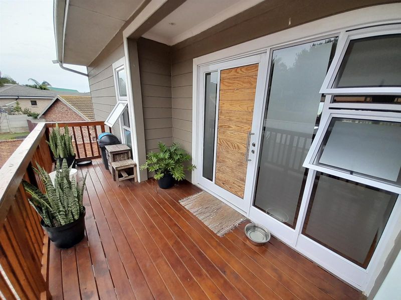 Charming neat 3-Bedroom Home with Scenic Views in Sought-After Fraaiuitsig - Photo 3