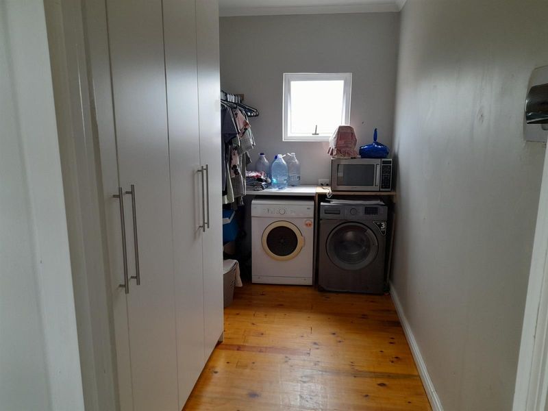 Charming neat 3-Bedroom Home with Scenic Views in Sought-After Fraaiuitsig - Photo 10