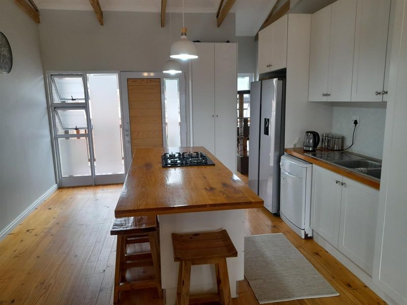 Charming neat 3-Bedroom Home with Scenic Views in Sought-After Fraaiuitsig - Photo 8