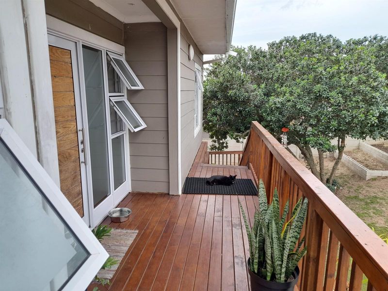 Charming neat 3-Bedroom Home with Scenic Views in Sought-After Fraaiuitsig - Photo 4