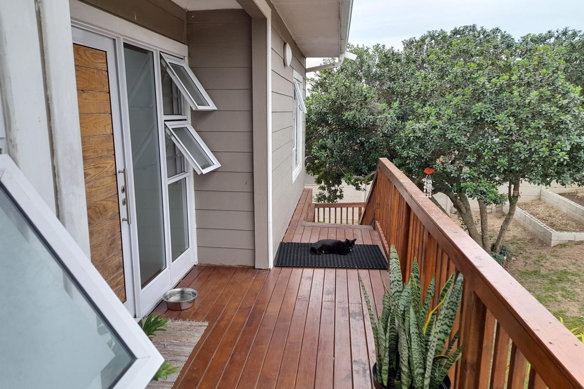 Charming neat 3-Bedroom Home with Scenic Views in Sought-After Fraaiuitsig - Photo 4
