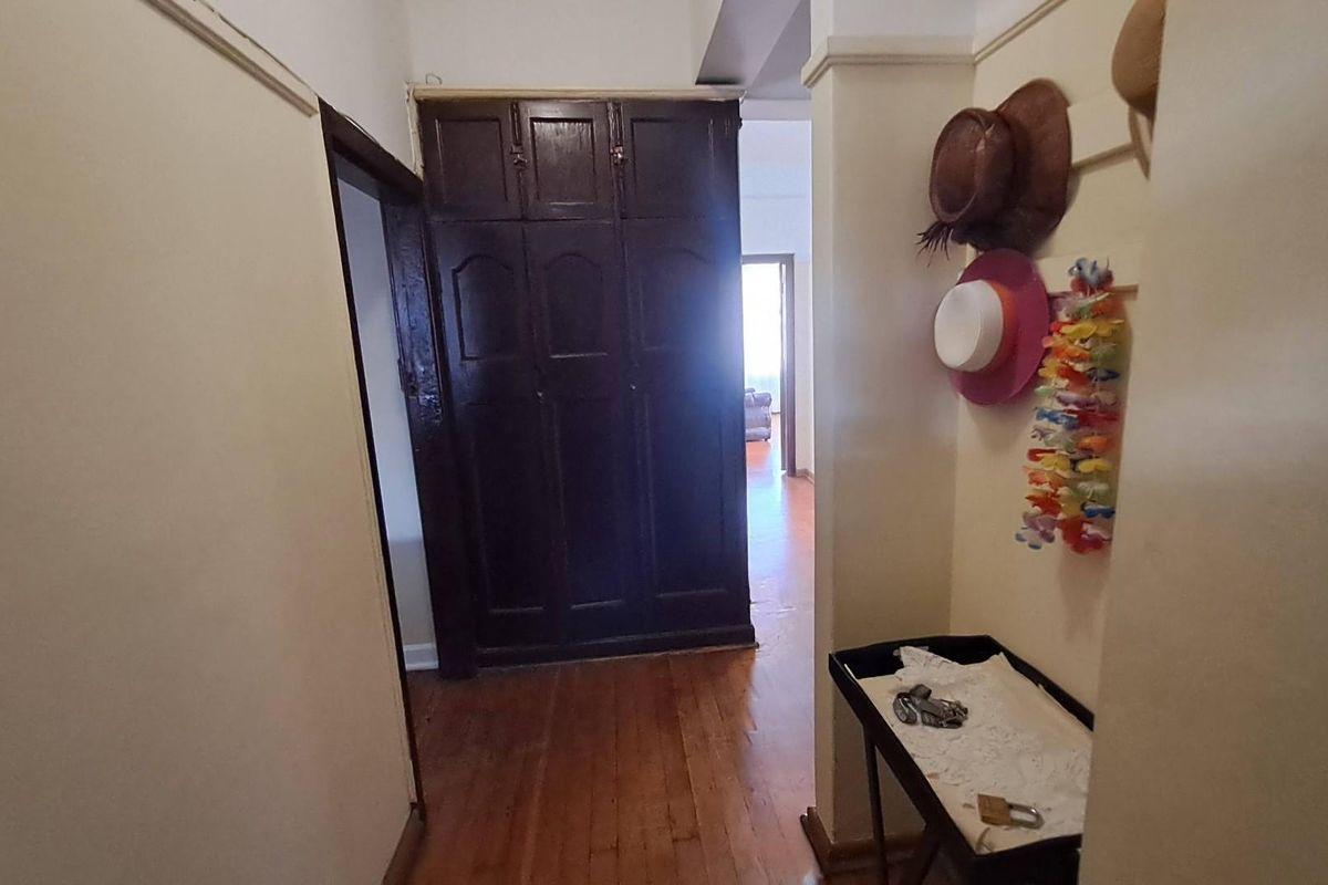 Apartment For Sale in Port Elizabeth Central, Port Elizabeth - Photo 2