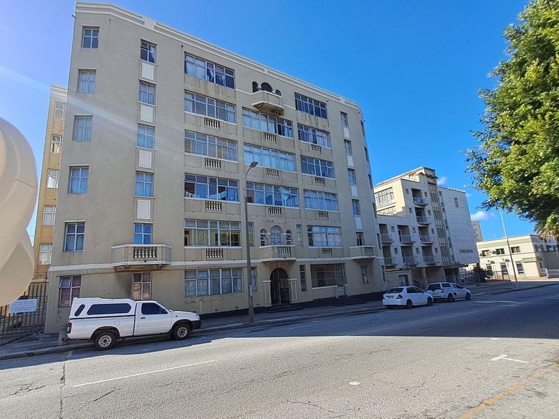 Apartment For Sale in Port Elizabeth Central, Port Elizabeth - Photo 1