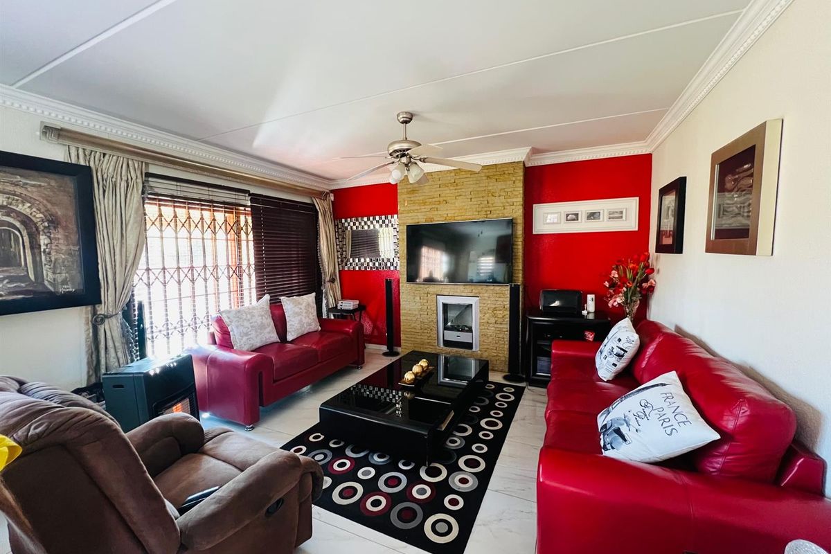 3 Bedroom House To Rent in Kyalami, Midrand - Photo 3