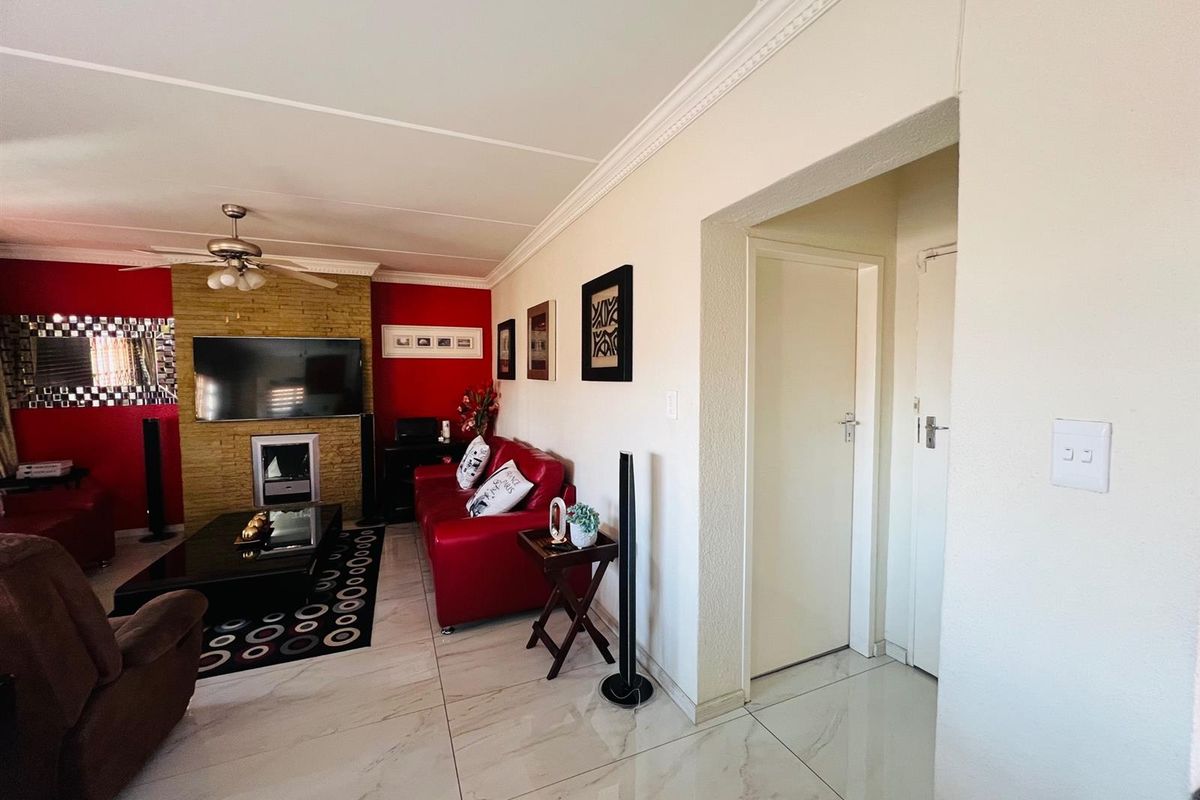 3 Bedroom House To Rent in Kyalami, Midrand - Photo 5