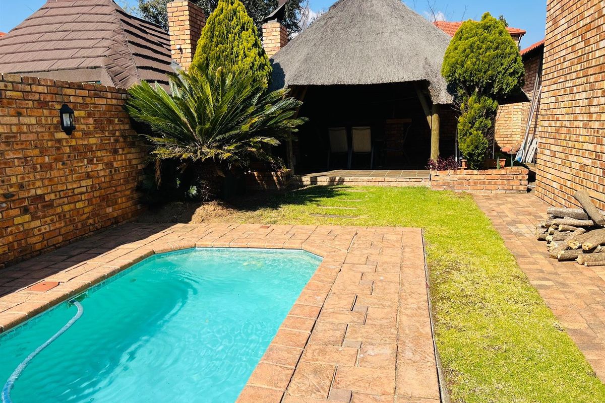 3 Bedroom House To Rent in Kyalami, Midrand - Photo 2