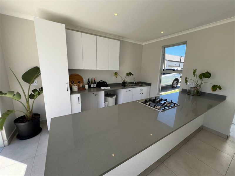 Modern 2-Bedroom Home in Lalela Estate -    NO TRANSFER DUTY - Photo 7