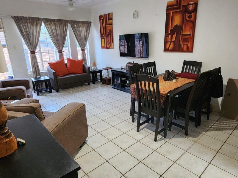 Townhouse For Sale in Silverton, Pretoria - Photo 7