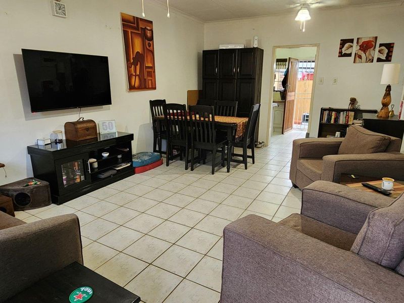 Townhouse For Sale in Silverton, Pretoria - Photo 6