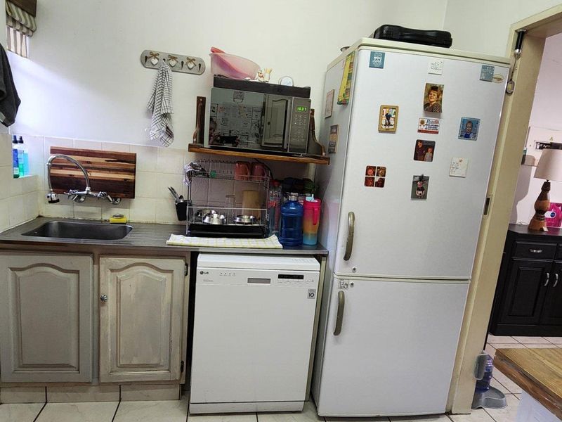 Townhouse For Sale in Silverton, Pretoria - Photo 4